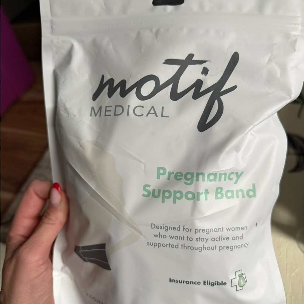 Motif Medical Pregnancy Support Band - White